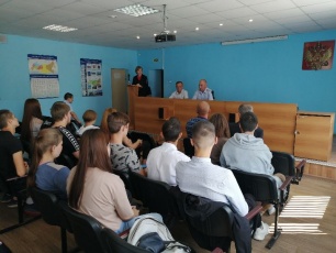 В копейском отделе полиции вручили удостоверения дружинникам