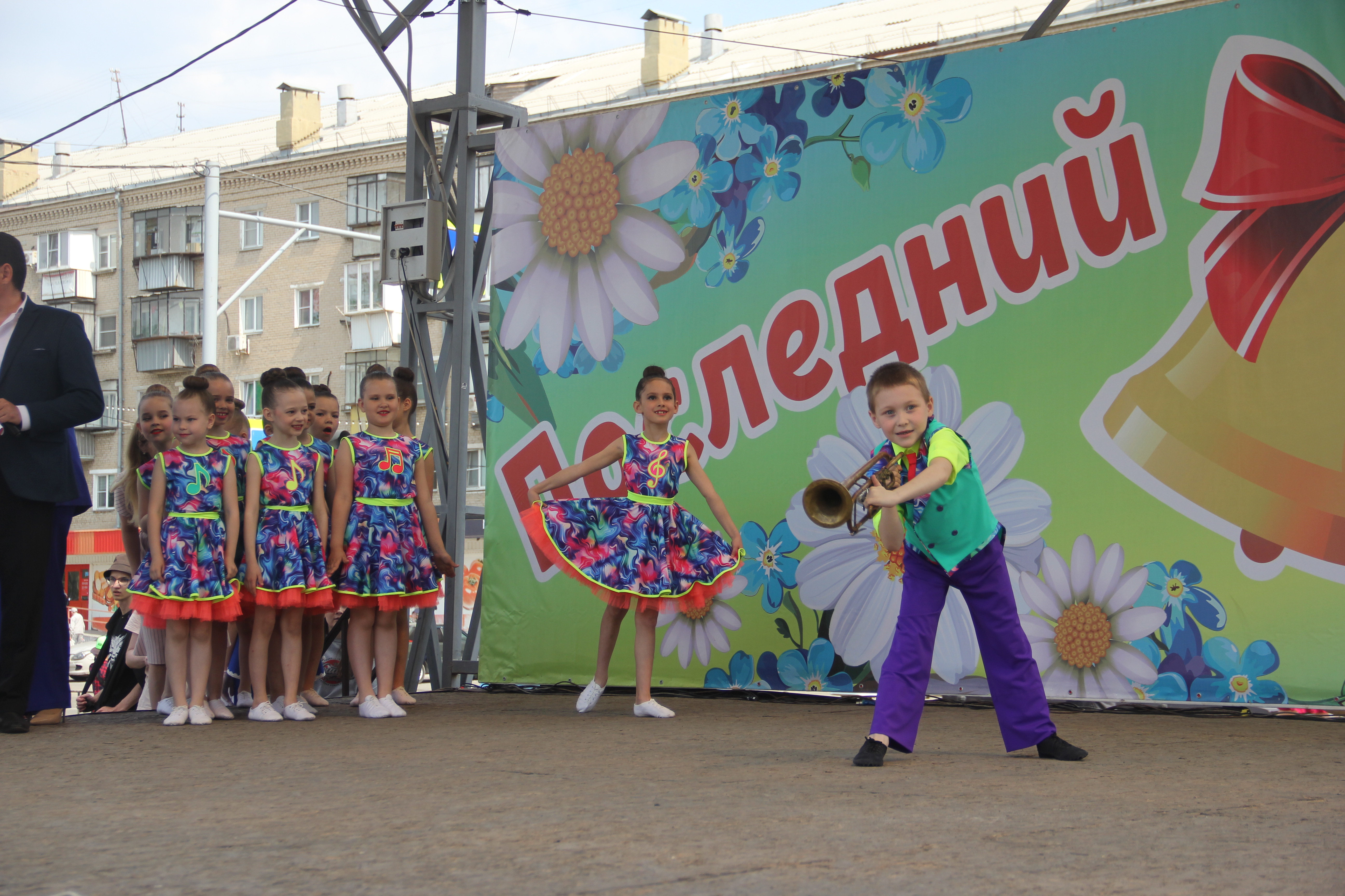 Для копейских выпускников прозвенел последний звонок | 23.05.2023 | Копейск  - БезФормата