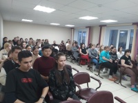 Сотрудники Госавтоинспекции разъясняют студентам копейских колледжей информацию об ответственности за нарушение ПДД