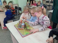 Ребята из детского сада № 53 совершили путешествие в Москву – столицу России, Данию и Индию