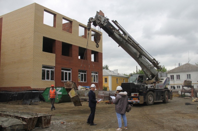 Новая подрядная организация приступила к работам по строительству детсада на улице Кирова