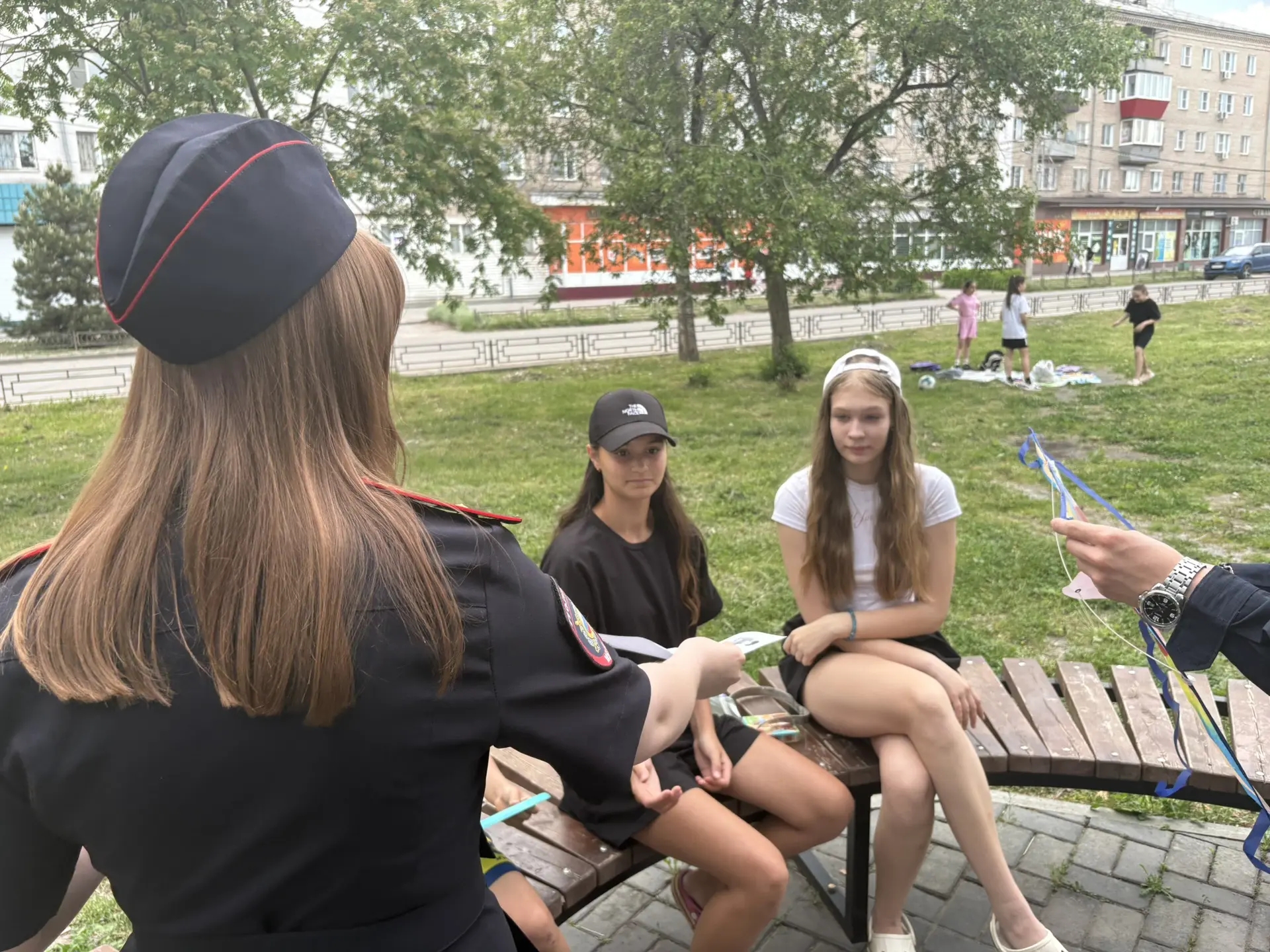 Полицейские Копейска проводят профилактические мероприятия в преддверии летних каникул.