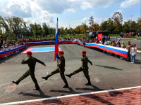 Копейские полицейские обеспечили безопасность на праздновании Дня Государственного флага 