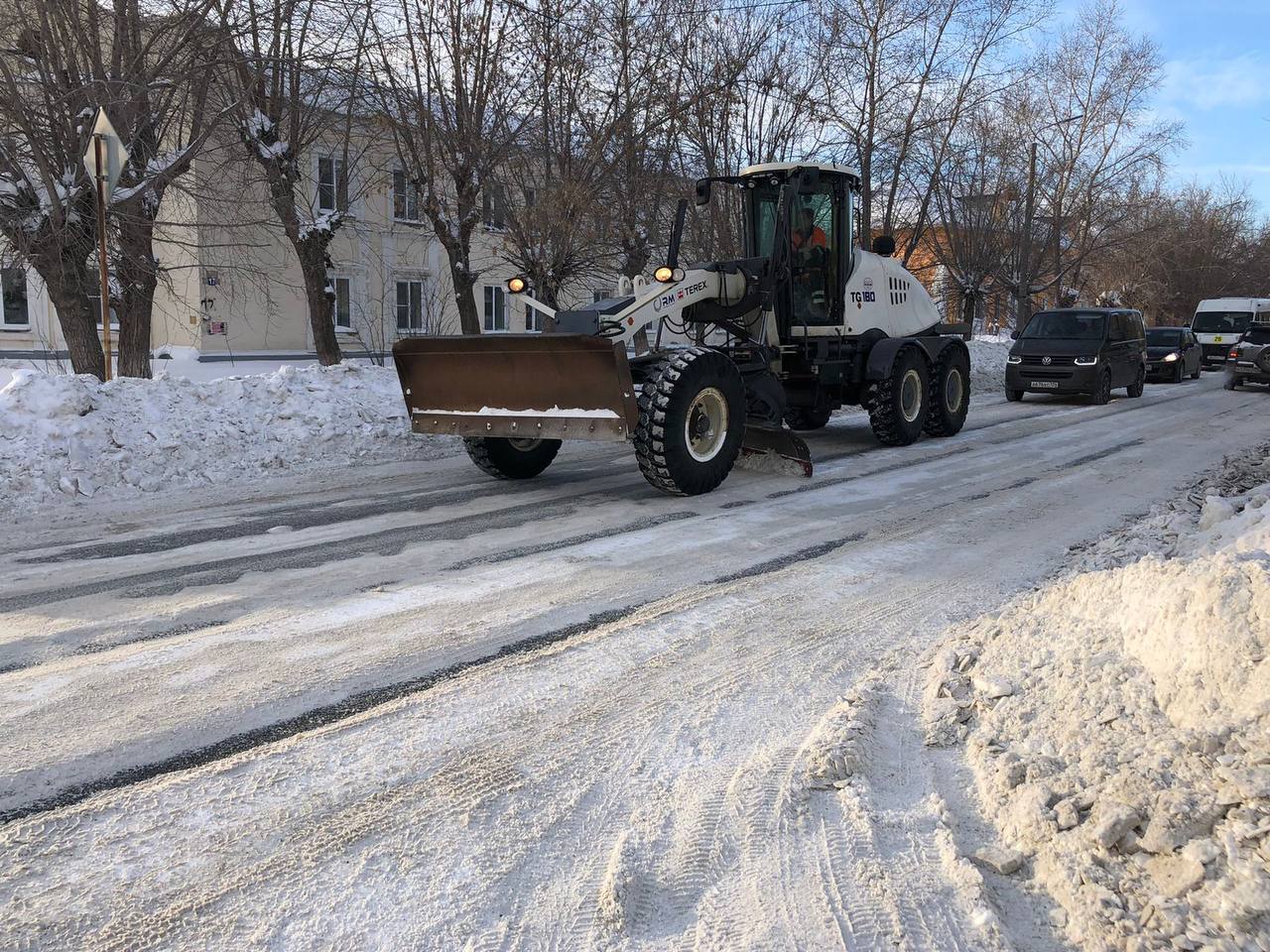 В Копейске продолжается расчистка дорог | 16.01.2024 | Копейск - БезФормата