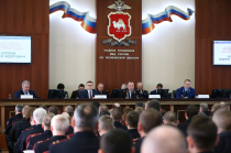 Губернатор Челябинской области Алексей Текслер подвел итоги работы по обеспечению правопорядка в 2019 году